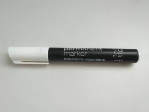Bílý popisovač permanent marker 3315 Koh-i-noor